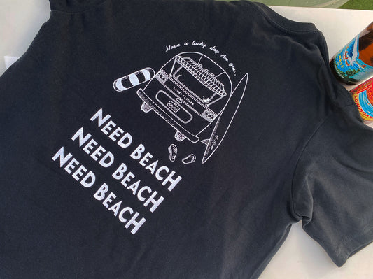 ユニセックスレギュラーフィットTシャツ "Need beach" [ブラック/ホワイト] 5.0oz